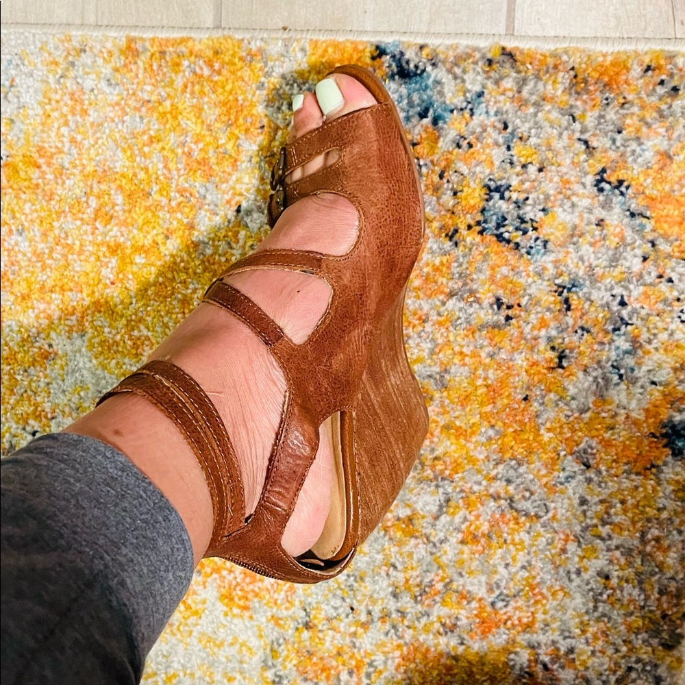 Seychelles Brown leather strappy wedges  sz 8
